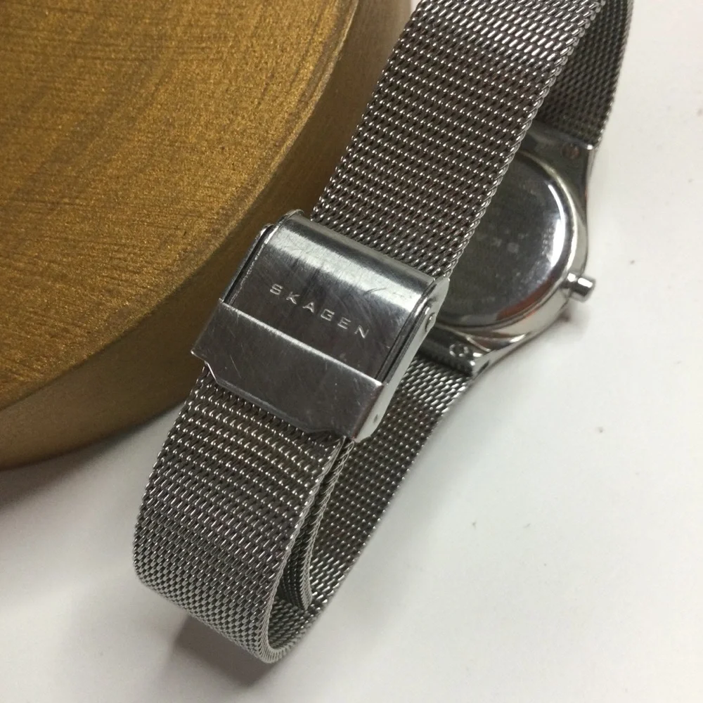 SKAGEN WOMENS GLITZ MOTHER OF PEARL DIAL WATCH EUC